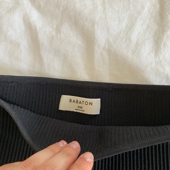 Babaton Ribbed Crop Top - Picture 3 of 3